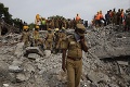 Na okraji Bombaja sa zrútila časť budovy, v troskách uviazlo desať ľudí
