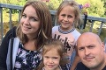 Otec oznámil dvom malým dcérkam, že ich mama zomiera na rakovinu: Ich reakcia ho dostala do kolien!