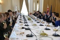 Fico pripravil študentom prekvapenie: Na protikorupčnom obede si pochutil aj Kaliňák