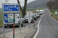 Šialenstvo pri vstupe do Rakúska: Slováci sa hrnuli k susedom, na hranici bola tlačenica