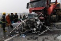 Hromadná nehoda v Číne: V hustej hmle sa zrazilo vyše 30 vozidiel