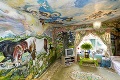 Diana strávila 40 rokov maľbou bytu: Svoj domov premenila na Sixtínsku kaplnku!