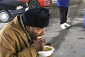 Marián nosil každý deň jedlo bezdomovcom: Úrady mu to zatrhli, ten dôvod naštve každého!