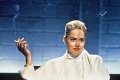 Herečka Sharon Stone sa starnutia báť nemusí: Sexi v plavkách je aj pred 60-kou