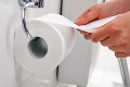 Ako máte otočený toaletný papier? Maličkosť, ktorá o vás prezrádza viac, ako by ste čakali