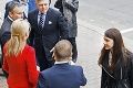 Fico sa zúčastnil slávnosti v Prahe: Premiérovi robila spoločnosť sexi asistentka