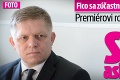 Fico sa zúčastnil slávnosti v Prahe: Premiérovi robila spoločnosť sexi asistentka