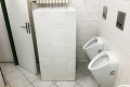 Bratislavskí policajti riešili na toalete ťažký hlavolam: Najpodivnejší pisoár na Slovensku!
