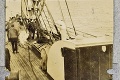 Pasažier z lode Carpathia zachytil záchranu stroskotancov: Dražia unikátne fotografie z Titanicu