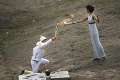 V Olympii slávnostne zapálil oheň, organizátorov trápilo zlé počasie