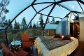 Unikátny hotel v sklenenom iglu: Noc pod arktickými hviezdami