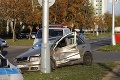 Nešťastný piatok trinásteho: Počas zrážky električky a osobného auta v Bratislave sa zranila žena