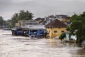 Záplavy sužujú ľudí vo Vietname: Usmrtili už najmenej 37 ľudí