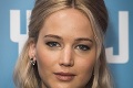 Čo to s ňou porobili?! Jennifer Lawrence vyzerala ako plastová bárbina