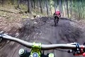 Obrovský medveď naháňal na Liptove nič netušiaceho cyklistu: Po tomto VIDEU už do lesa nevleziete!