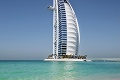 Nočná mora na dovolenke v Dubaji: Mladík sa náhodou dotkol iného muža, hrozí mu prísny trest!