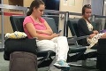 Fotka ženy na letisku spôsobila obrovský rozruch: Keď uvidíte jej bábätko, pochopíte!