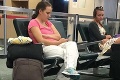 Fotka ženy na letisku spôsobila obrovský rozruch: Keď uvidíte jej bábätko, pochopíte!