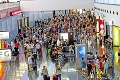 Ženy sa musia na letisku v Rakúsku odhaliť: Za burku hrozí mastná pokuta!
