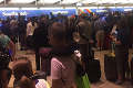 Chaos na svetových letiskách: Cestujúci sú zúfalí!