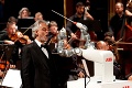 Neuveriteľný koncert tenoristu Bocelliho: Orchester dirigoval robot!