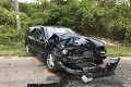 Smrteľné nehody pokračujú: Čelná zrážka dvoch osobných áut v Trnavskom kraji!