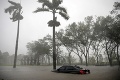 Ničivý hurikán Irma dorazil k Floride: Ľuďom sa naskytol nečakaný pohľad na pláže bez vody, ako je to možné?