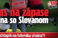 Trapas na zápase Trenčína so Slovanom: Čo to ten chlapík na trávniku stvára?!