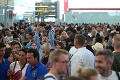 Chaos na letisku v Barcelone: Štrajk bezpečnostného personálu na letisku spôsobuje dlhé rady