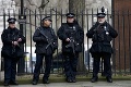Britská polícia zadržala štyroch mužov: Sú podozriví z prípravy teroristických činov