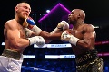 McGregor dostal od Mayweathera výprask: Hviezdu MMA zachránil od knokautu iba zásah rozhodcu!