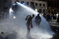 Drsné zábery z Ríma: Polícia sa dostala do násilnej potýčky s utečencami!