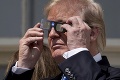Americký prezident sa opäť vyznamenal: TRUMPoty počas úplného zatmenia slnka v USA