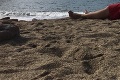 Turista odfotil nič netušiaceho dovolenkára na pláži: Na fotke sa zabáva celý internet!