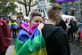 Dúhový Pride v Bratislave na FOTKÁCH: Známy politik dorazil v tričku, ktoré hovorí za všetko!