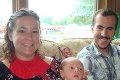 Manželom zomrel synček, po dvoch rokoch sa im narodila dcérka: Ich spoločnú fotku zdieľajú tisíce ľudí!