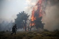 Dovolenkový raj v plameňoch: Grécki hasiči bojujú s ničivým ohňom už tretí deň!