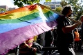 Polícia rozohnala pochod za práva gayov a lesbičiek: Zasahovali slzotvorným plynom aj vodnými delami!