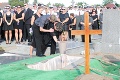 Pohreb policajta Jozefa († 48), ktorého na diaľnici zrazila vodička: Prišli stovky ľudí, aj minister Kaliňák