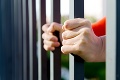 Z americkej väznice zdrhlo 12 trestancov: Ich únikový plán vyšiel vďaka arašidovému maslu