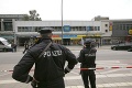Krvavé besnenie v Hamburgu: Polícia prehľadala zariadenie, kde žil útočník