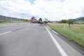 Zrážka osobného auta s nákladiakom na Považí: Zahynula matka († 44) dvoch deti!