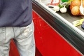 Ukázal ich už v obchode aj v MHD-čke: Bratislavčanov pri pohľade na nohy tohto muža striasa!