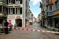 Útok motorovou pílou vo Švajčiarsku: Polícia odhalila identitu páchateľa, ktorý je stále na úteku