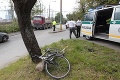 Zrážka osobného auta s cyklistom v Bratislave: Igor (63) má zranenú hlavu a prepichnuté pľúca!