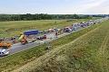Havária na diaľnici pri Bratislave uväznila ľudí v autách: Ako môže nehoda na D1 upchať hlavné mesto?!