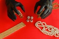 Najstaršia zlodejka sveta opäť skončila v rukách polície: Šperky kradne starena už viac ako 60 rokov