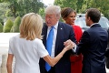 Trump sa strápnil pred prvou dámou Francúzska: Na svoj vek si celkom zachovalá!