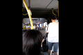 Cestujúci zažili hororovú jazdu: Autobus sa rozpolil rovno pred ich očami!