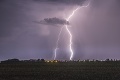 Fotografie, ktoré vám vyrazia dych: Slovenskí lovci búrok odhalili nočné vyčíňanie bleskov